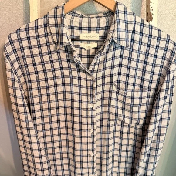 Women’s Treasure & Bond Boyfriend Fit Size M Blue Checkered Button Up Soft Shirt - Picture 2 of 9